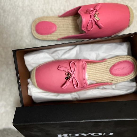 Coach - Picture 2 of 5